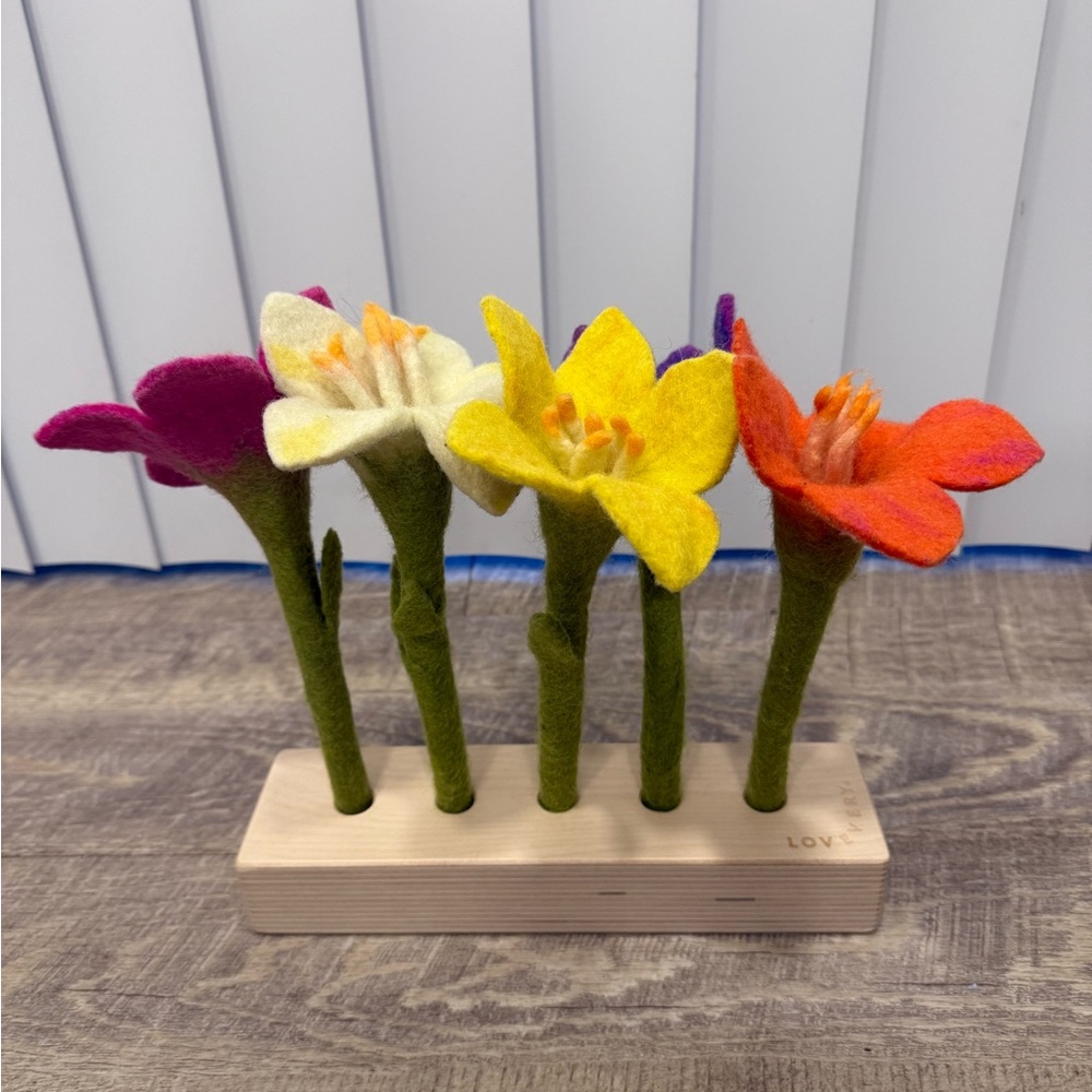 Lovevery Felt Flowers